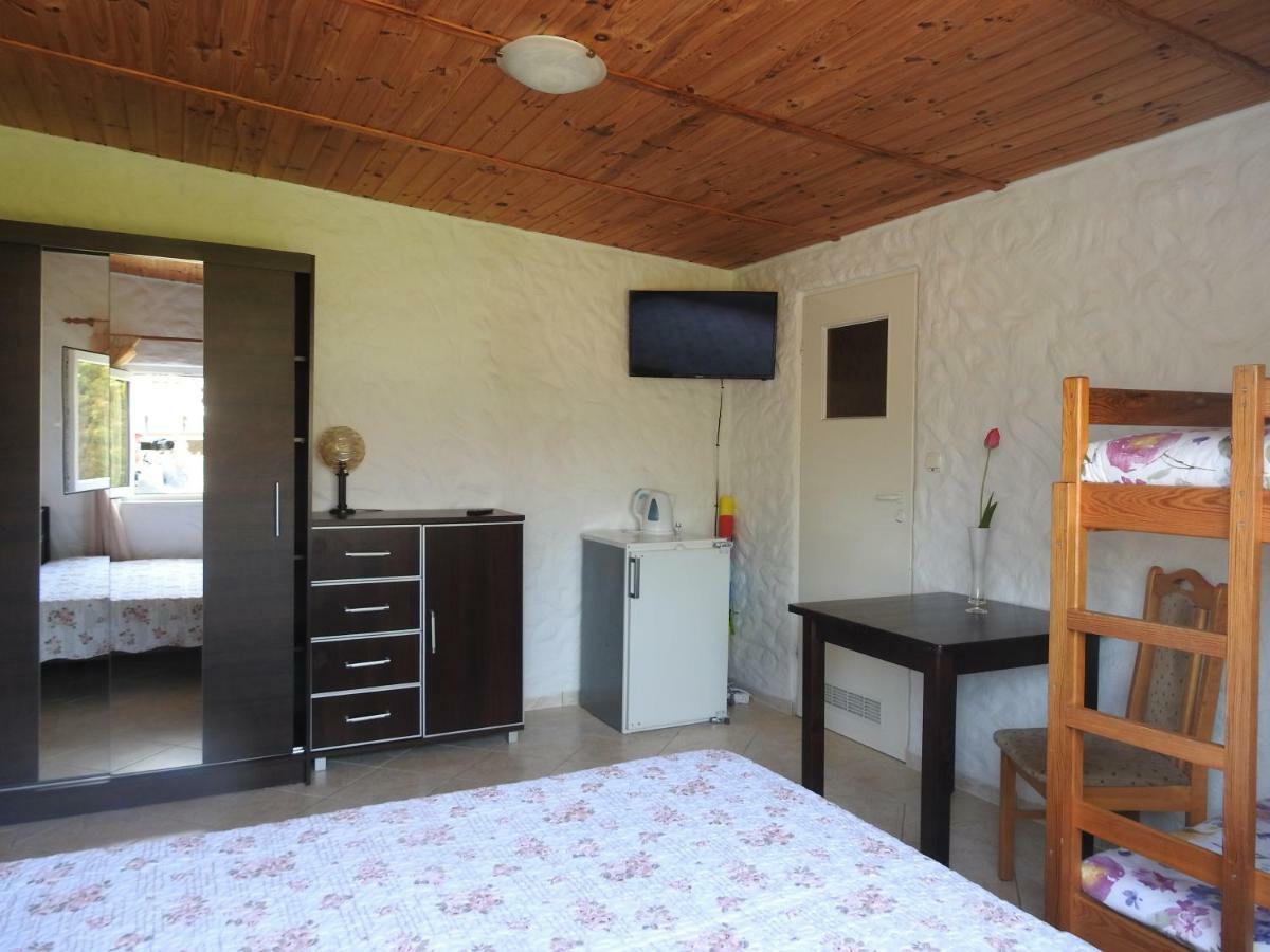 Malwa Apartment Jezierzany Exterior photo